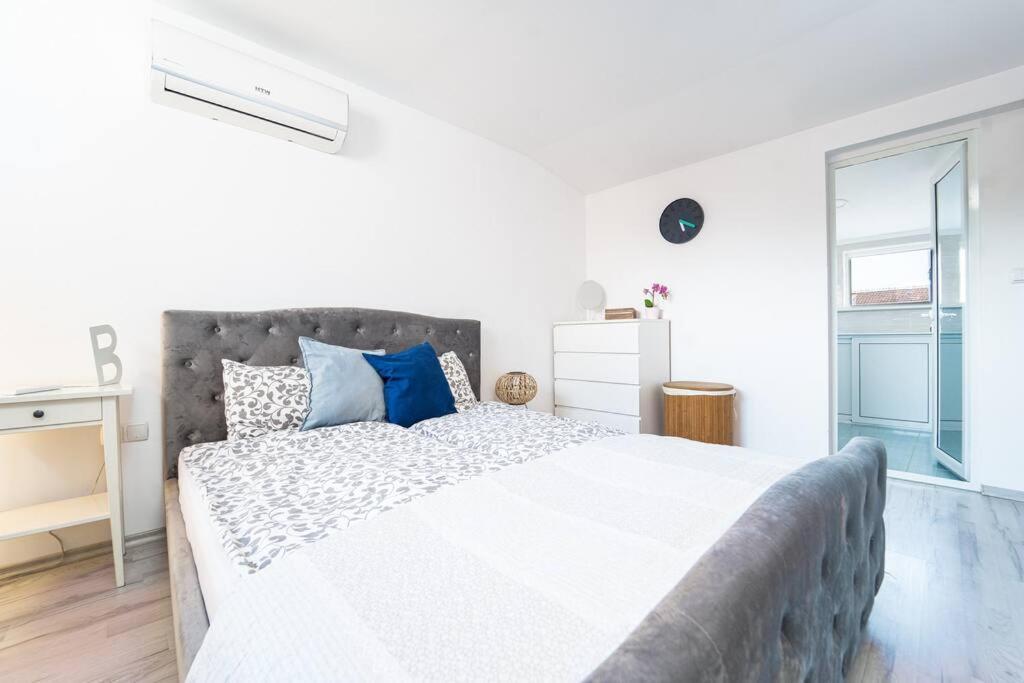 Central Apartment 2Bd Next To Vitosha Bul. โซเฟีย ภายนอก รูปภาพ