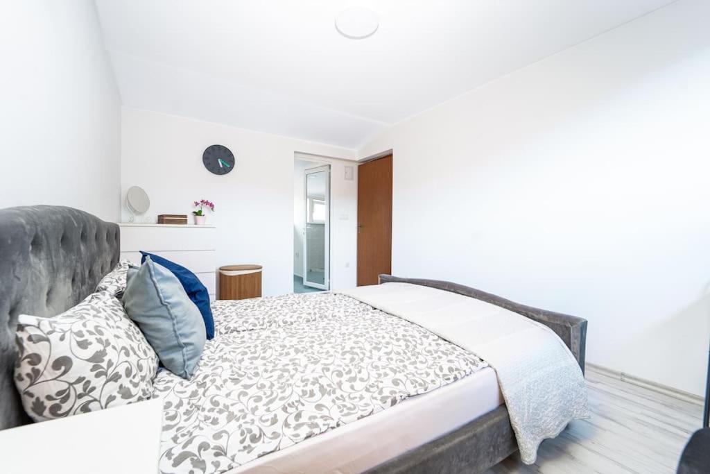 Central Apartment 2Bd Next To Vitosha Bul. โซเฟีย ภายนอก รูปภาพ