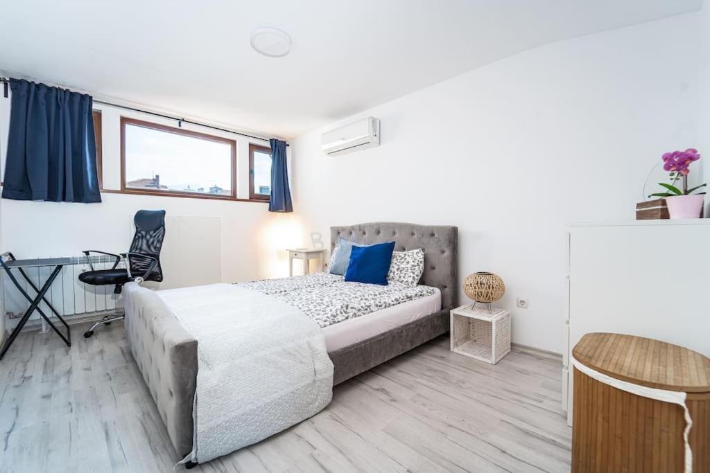 Central Apartment 2Bd Next To Vitosha Bul. โซเฟีย ภายนอก รูปภาพ