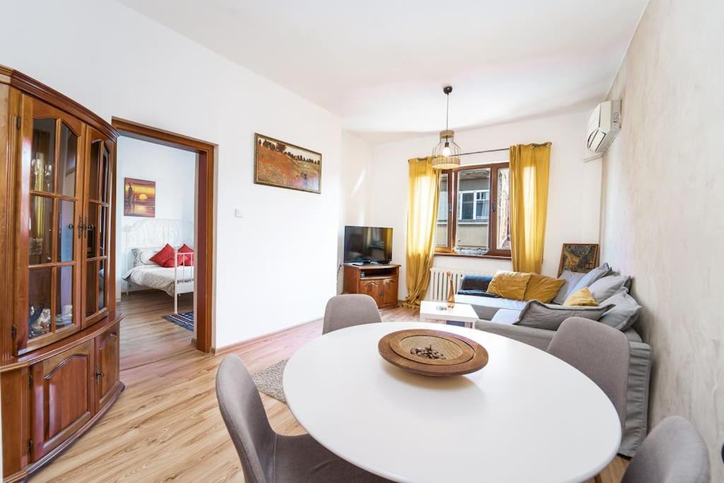 Central Apartment 2Bd Next To Vitosha Bul. โซเฟีย ภายนอก รูปภาพ